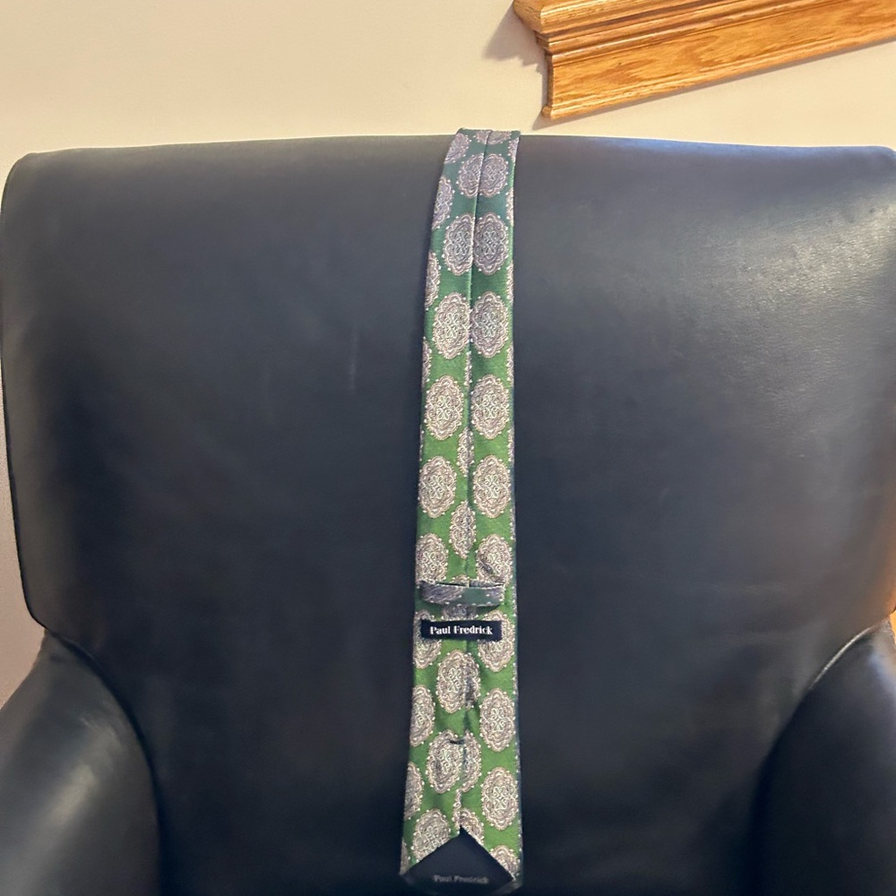 Dress tie